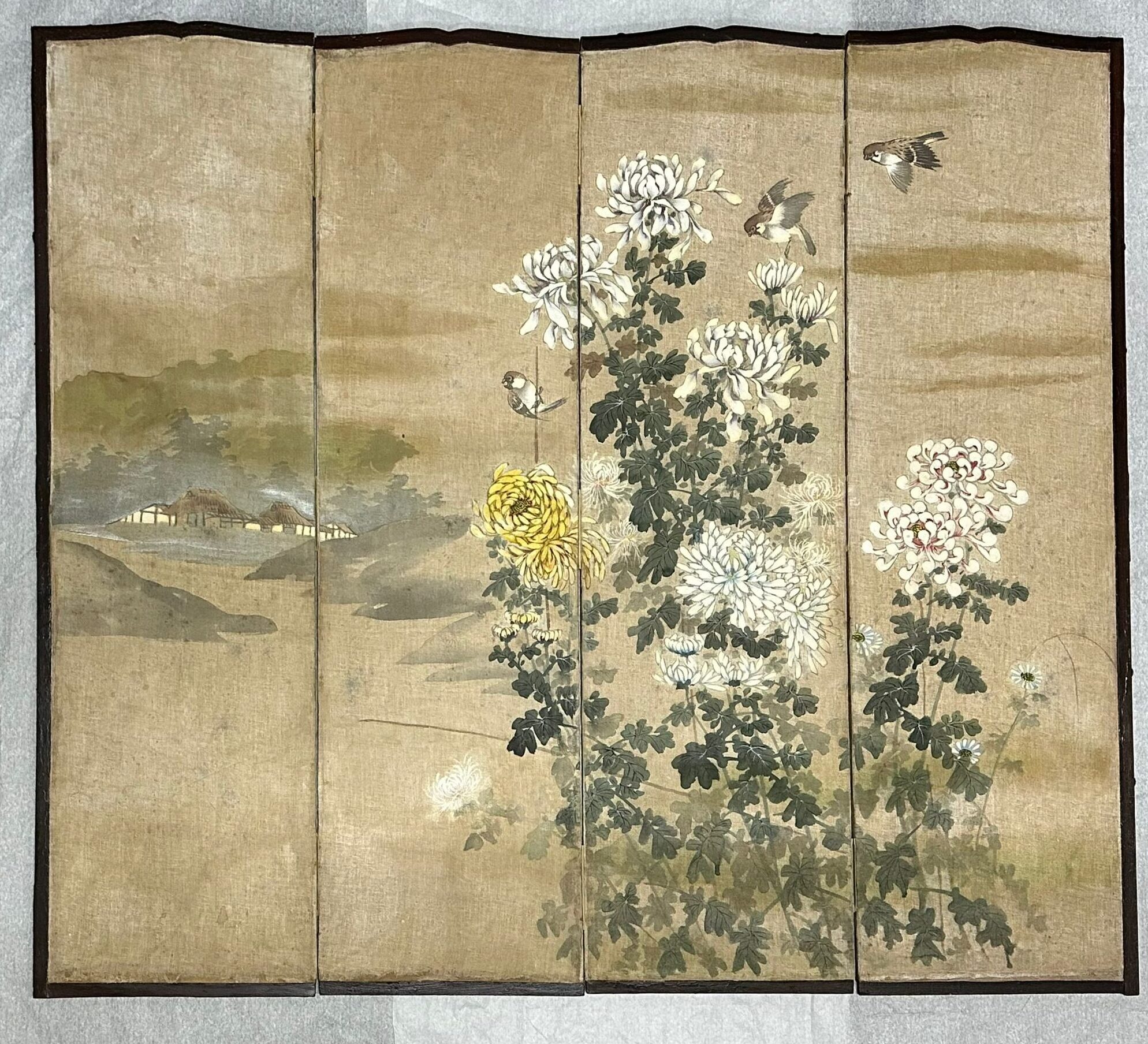 Paravento giapponese (XVII sec). Legno, carta, carta di giornale, filet di seta dipinto e tela in fibra vegetale dipinta a tempera. Collezione privata. Prima e dopo l’intervento di restauro. ©️ MC - Mammoliti Camilla, 2025